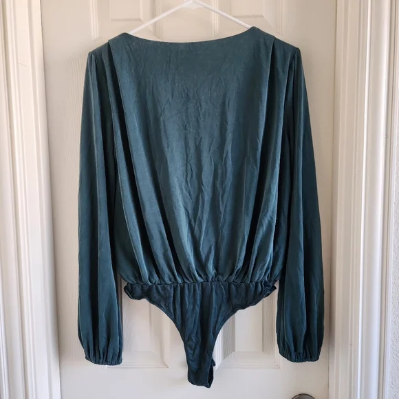 Lulus Chic on Repeat Emerald Green V-Neck Long‎ Sleeve Bodysuit Size Medium - Picture 8 of 8